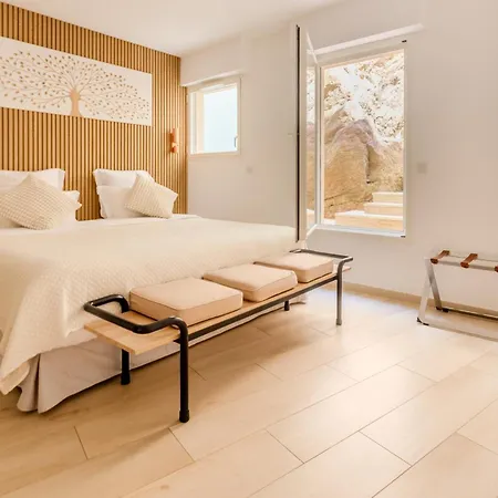 Traverse Des Artistes Otel 3*